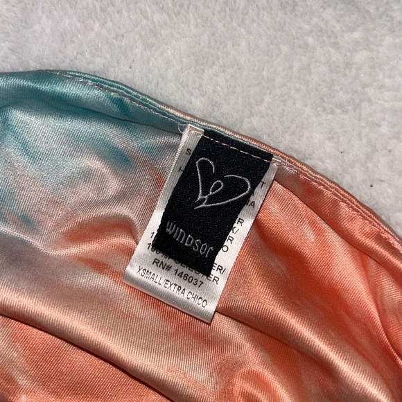 Windsor top - Picture 3 of 3